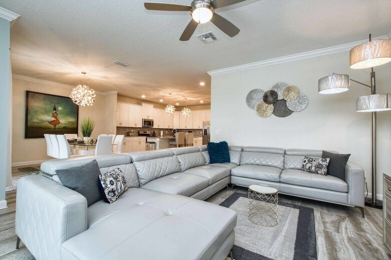 Storey Lake- 6 Bedroom Pool Home- 1668st