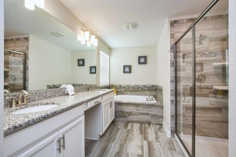 Storey Lake- 6 Bedroom Pool Home- 1668st