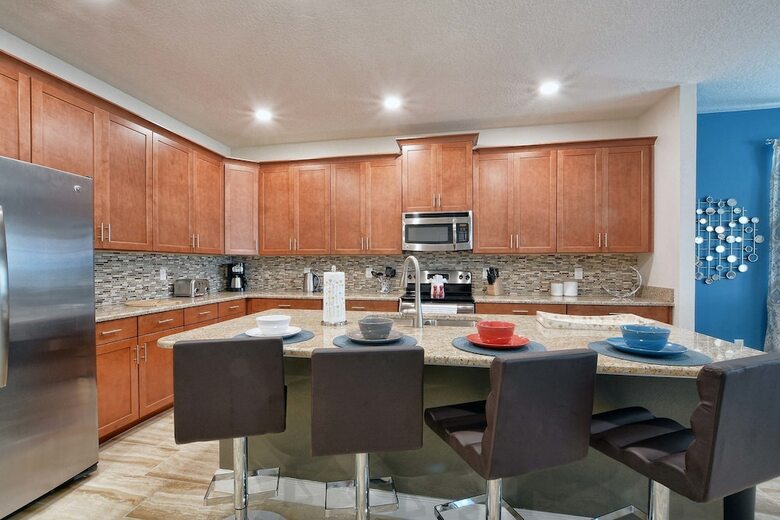 Storey Lake-6 Bedroom Pool Home-1651st