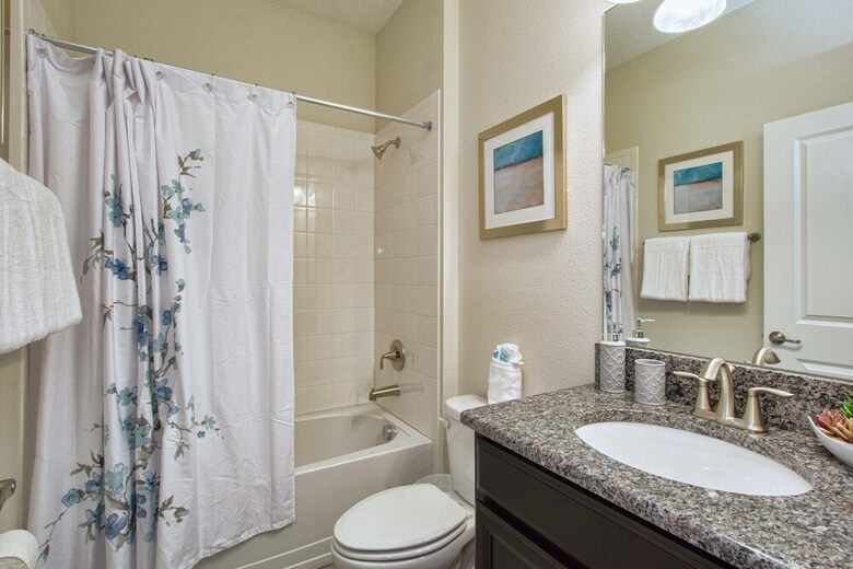Storey Lake- 6 Bedroom Pool Home- 1655st