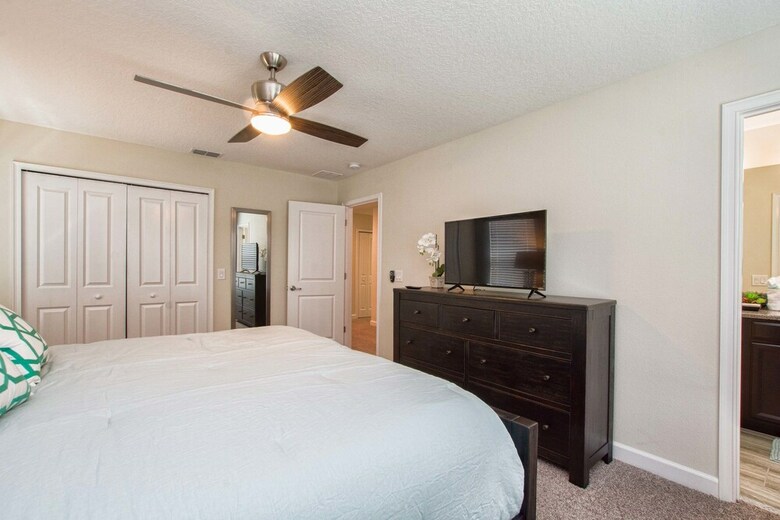 Storey Lake- 6 Bedroom Pool Home- 1655st