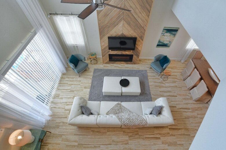 Storey Lake-5 Bedrooms Home W/pool-1650st