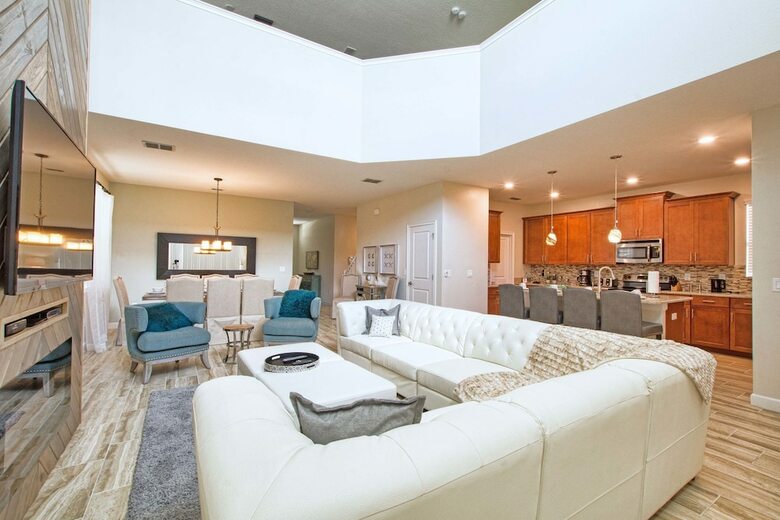 Storey Lake-5 Bedrooms Home W/pool-1650st