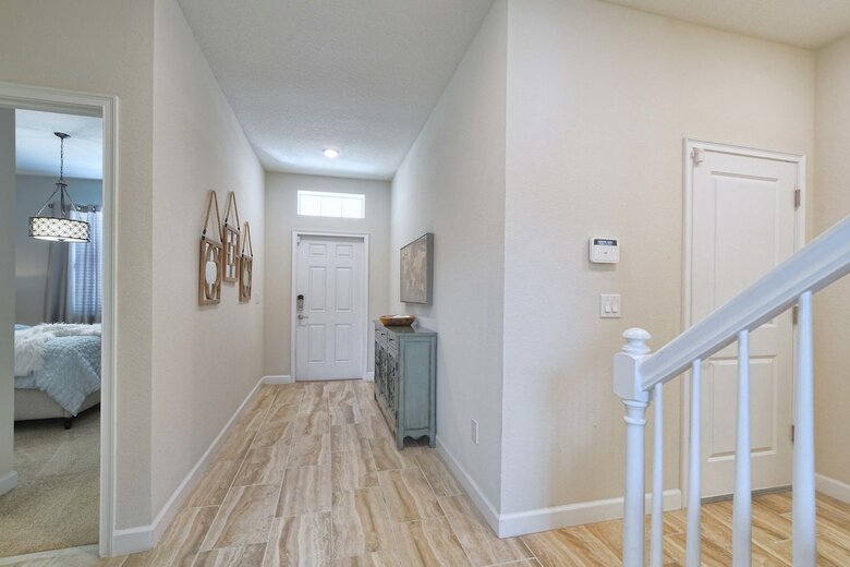 Storey Lake-5 Bedrooms Home W/pool-1650st