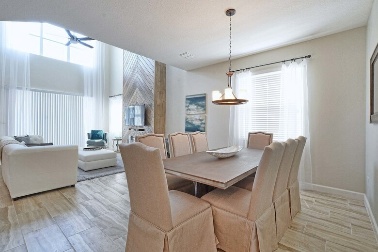 Storey Lake-5 Bedrooms Home W/pool-1650st