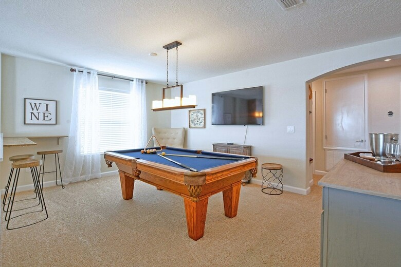 Storey Lake-5 Bedrooms Home W/pool-1650st