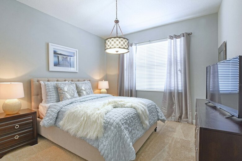 Storey Lake-5 Bedrooms Home W/pool-1650st