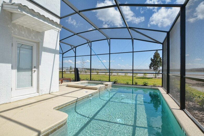 Storey Lake-5 Bedrooms Home W/pool-1650st