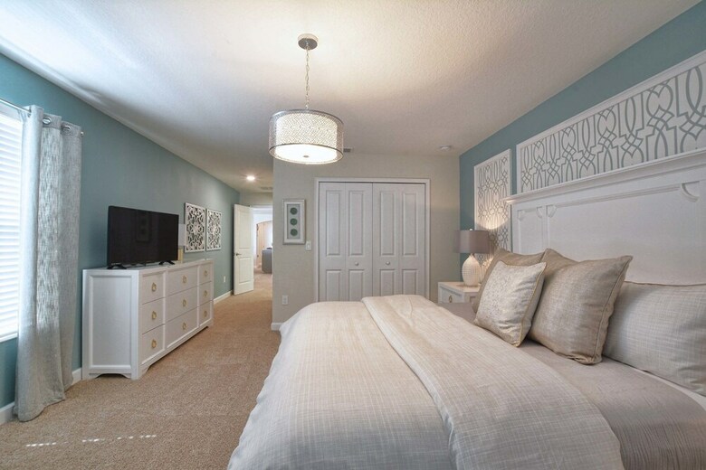 Storey Lake-5 Bedrooms Home W/pool-1650st