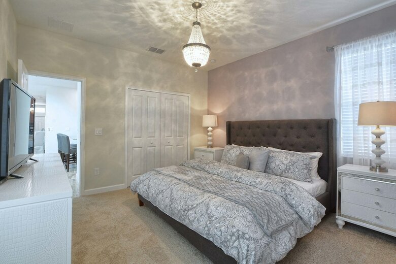 Storey Lake-5 Bedrooms Home W/pool-1650st