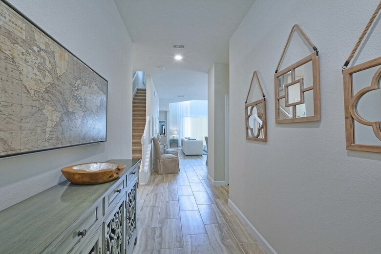 Storey Lake-5 Bedrooms Home W/pool-1650st