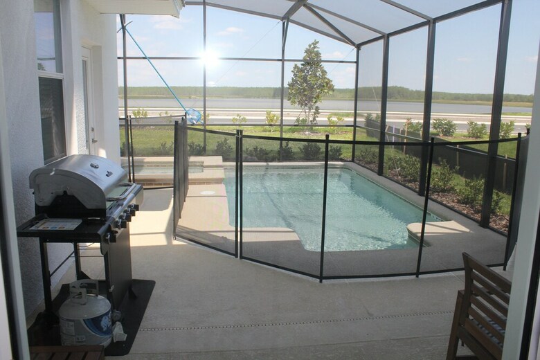 Storey Lake-5 Bedrooms Home W/pool-1650st