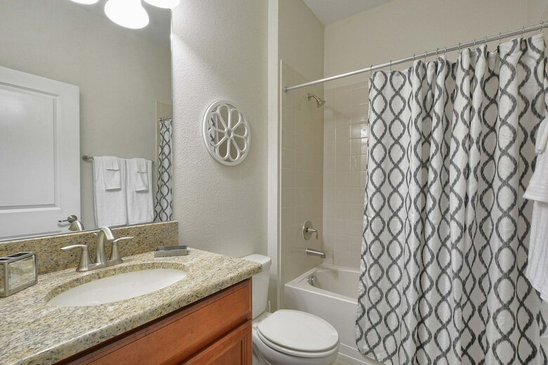 Storey Lake-5 Bedrooms Home W/pool-1650st