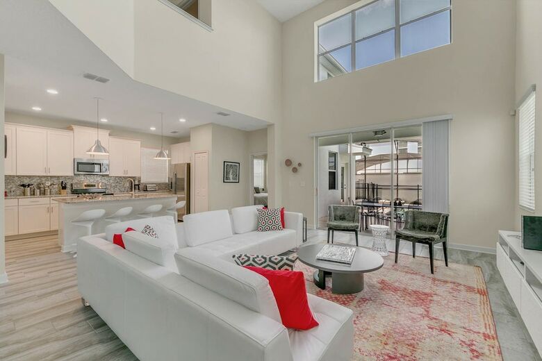 Storey Lake - 5 Bedroom Pool Home- 1667st