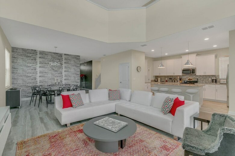 Storey Lake - 5 Bedroom Pool Home- 1667st