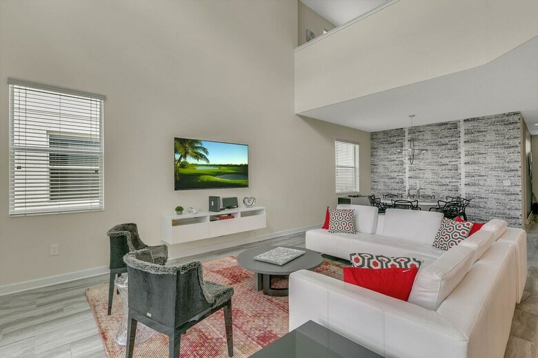 Storey Lake - 5 Bedroom Pool Home- 1667st