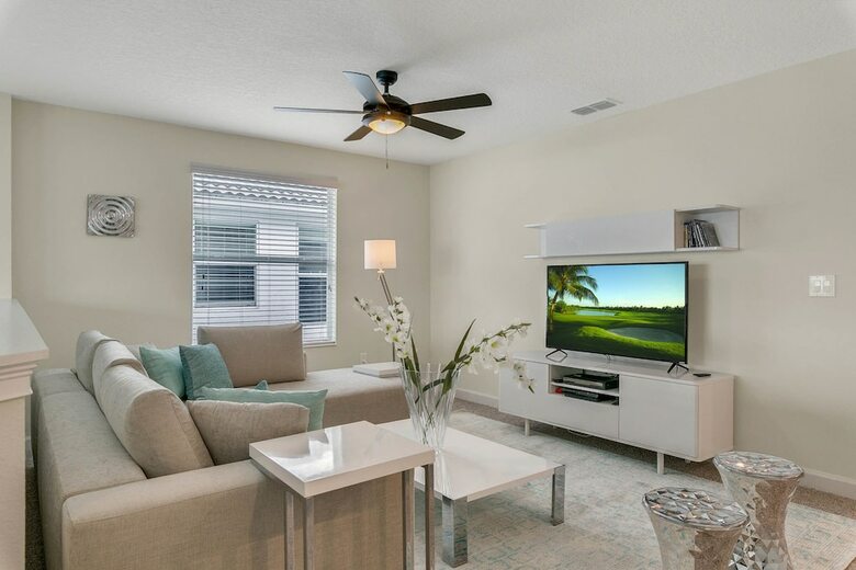 Storey Lake - 5 Bedroom Pool Home- 1667st
