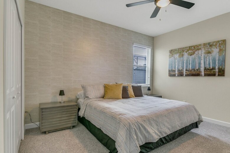 Storey Lake - 5 Bedroom Pool Home- 1667st