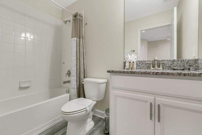 Storey Lake - 5 Bedroom Pool Home- 1667st