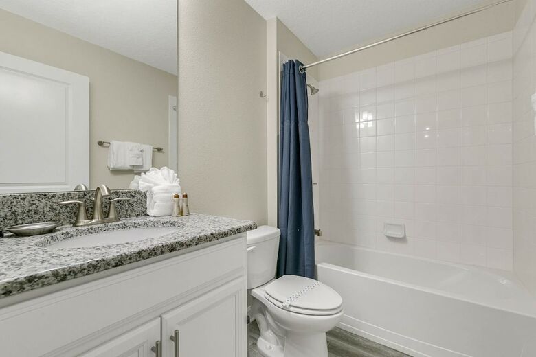 Storey Lake - 5 Bedroom Pool Home- 1667st