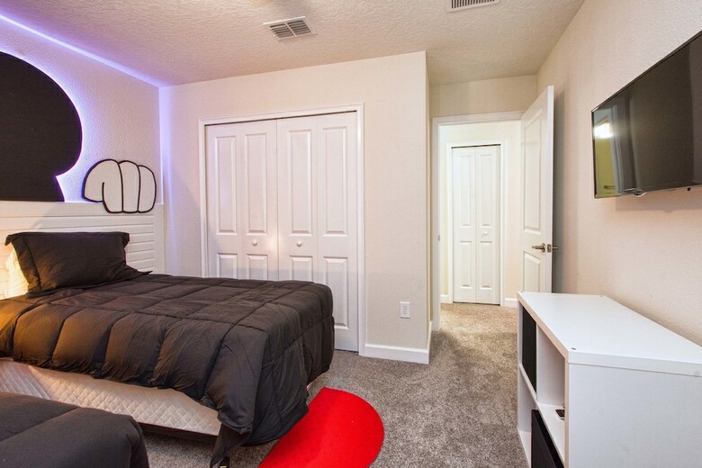 Storey Lake- 6 Bedroom Pool Home-1662st