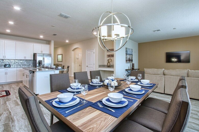Storey Lake- 6 Bedroom Pool Home-1662st