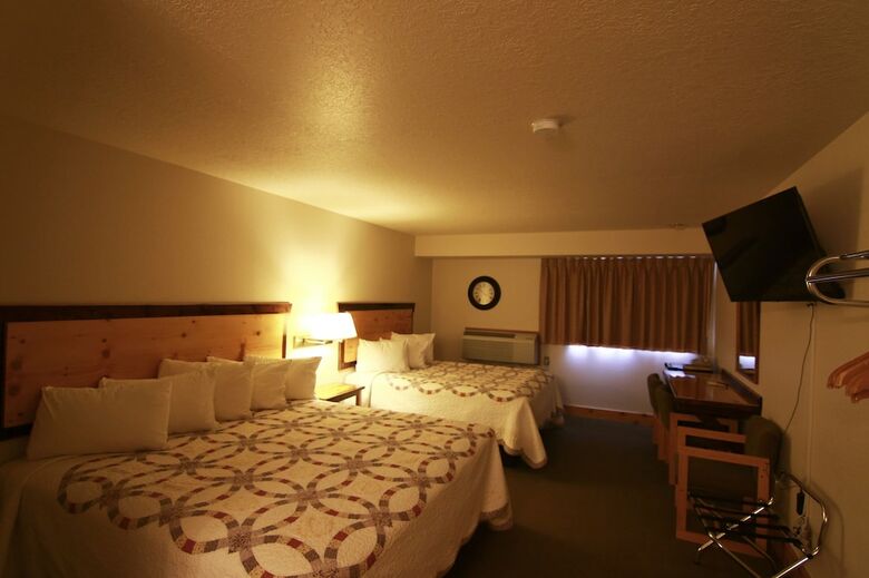Hotel Yellowstone Village Inn And Suites