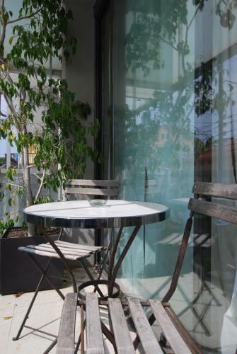 Blue Fridge Apartment
