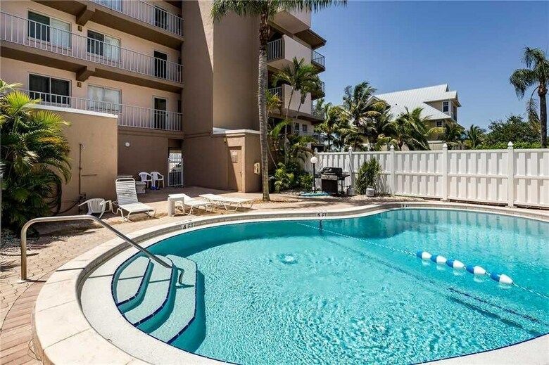 Castle Beach 103 - Two Bedroom Condo