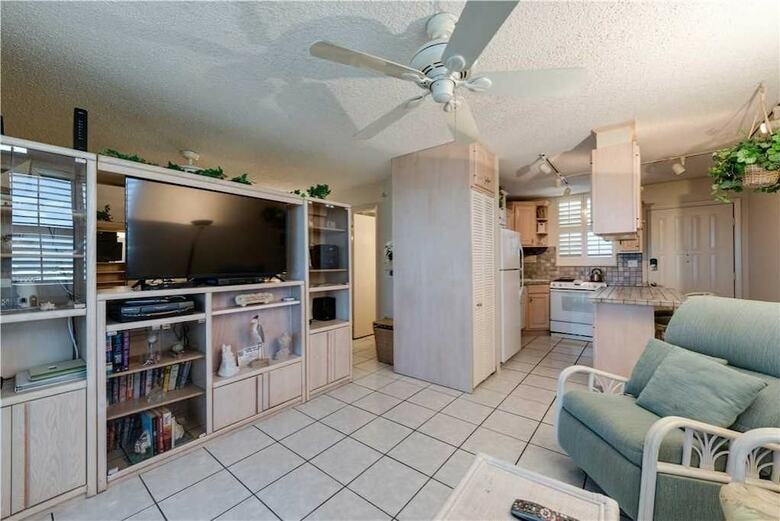 Bonita Beach & Tennis 2706 - Studio Condo
