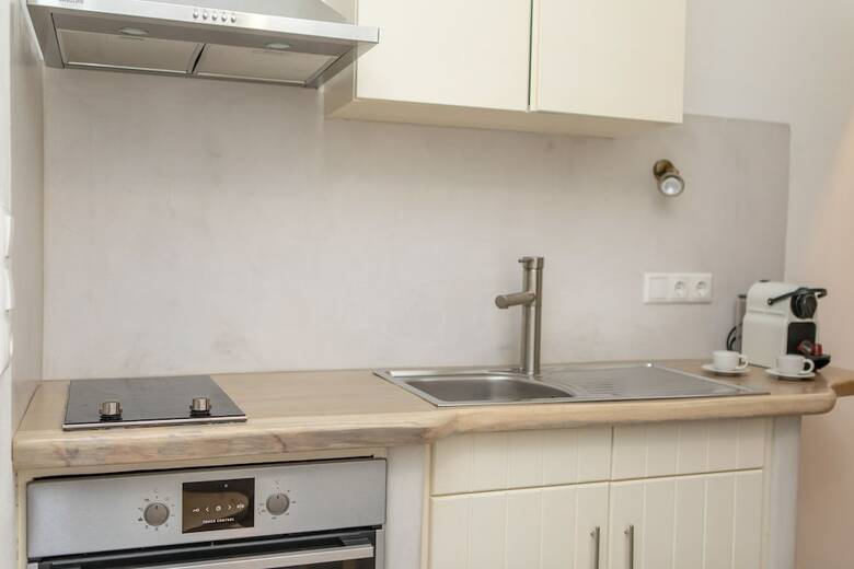 Apartamentos Thea Suites - Near Agios Prokopios Beach