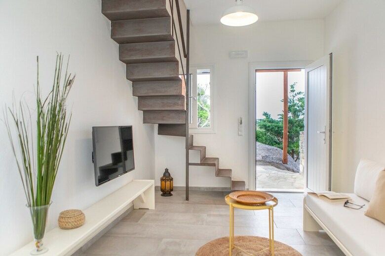 Apartamentos Thea Suites - Near Agios Prokopios Beach