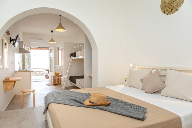 Apartamentos Thea Suites - Near Agios Prokopios Beach
