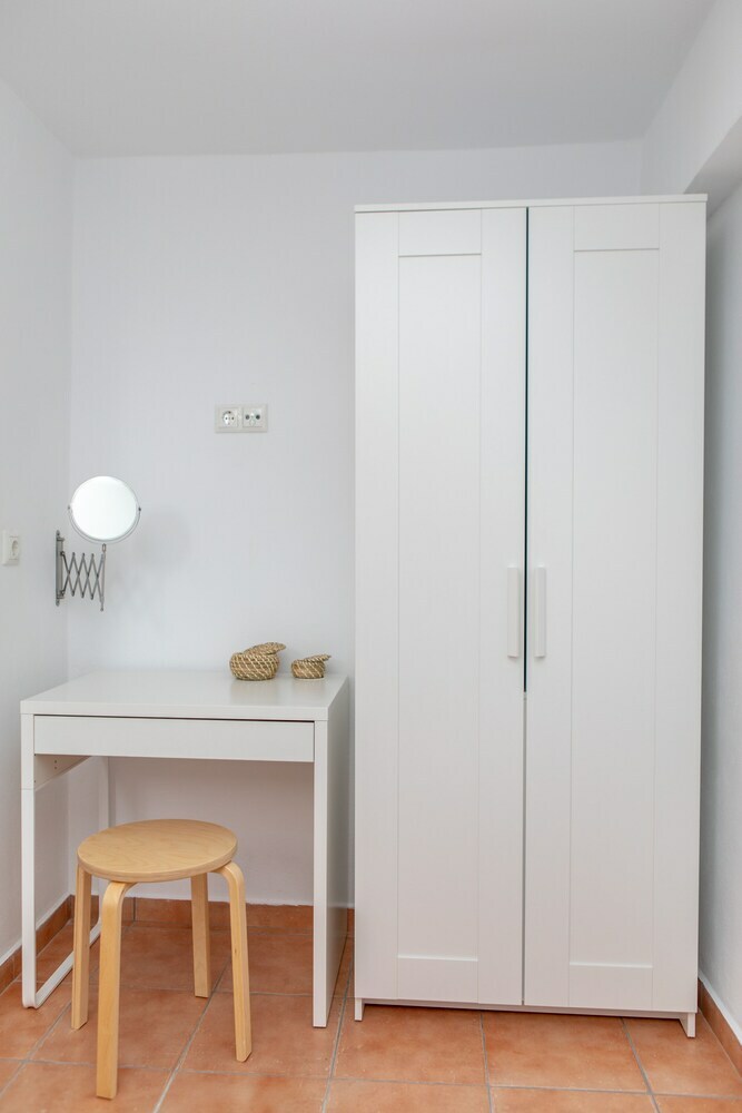 Apartamentos Thea Suites - Near Agios Prokopios Beach