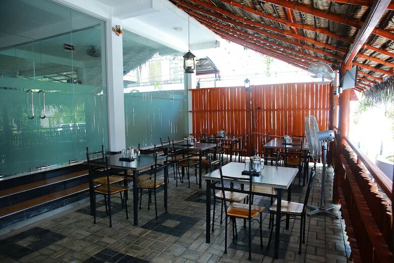 Oyo 495 H M C Hotel Leisure House