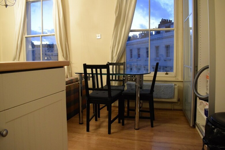 2 Bedroom Apartment In Pimlico London