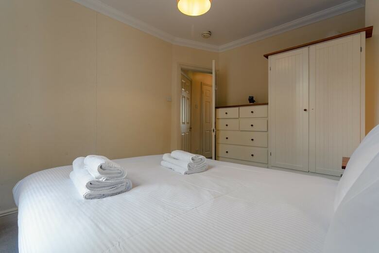 2 Bedroom Apartment In Pimlico London