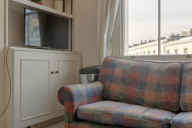 2 Bedroom Apartment In Pimlico London