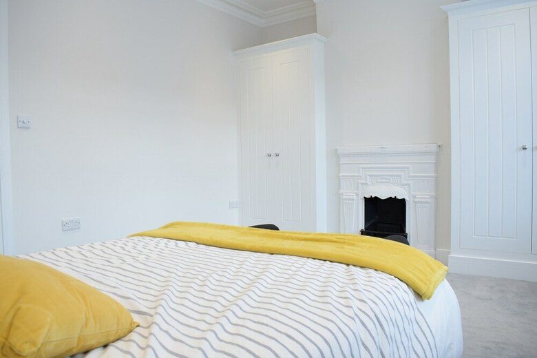 3 Bedroom Garden House In Earlsfield