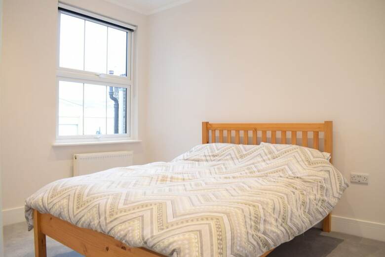 3 Bedroom Garden House In Earlsfield