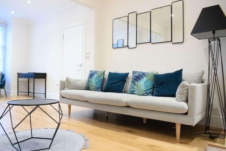 3 Bedroom Garden House In Earlsfield