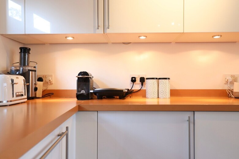 Stunning 3 Bedroom Home With Private Back Garden