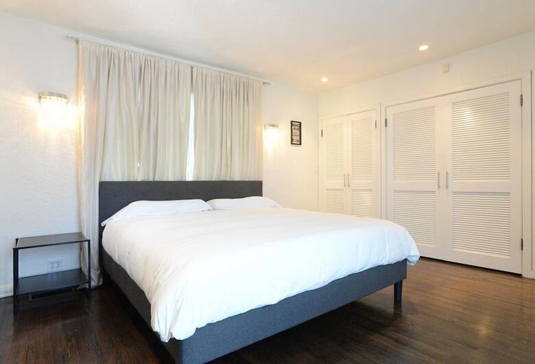 Ethnic Vibes In Weho Melrose - Walk To Everywhere