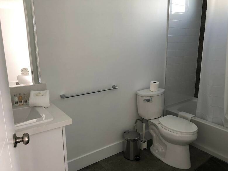 Brand New Luxury Spacious 3bdr Townhome Close To 3rd St