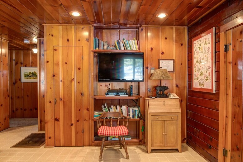 Hansen Cabin