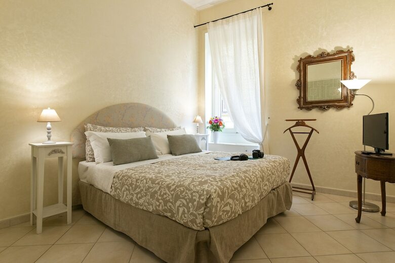 Rome Trevi Fountain Apartment
