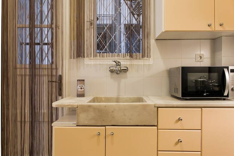 Charming Acropolis Metro Apartment