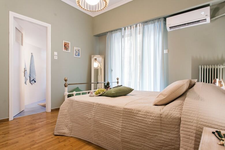 Charming Acropolis Metro Apartment
