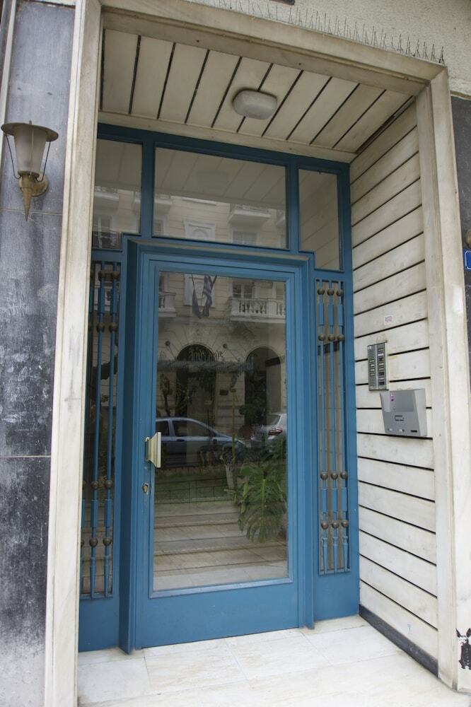 Charming Acropolis Metro Apartment