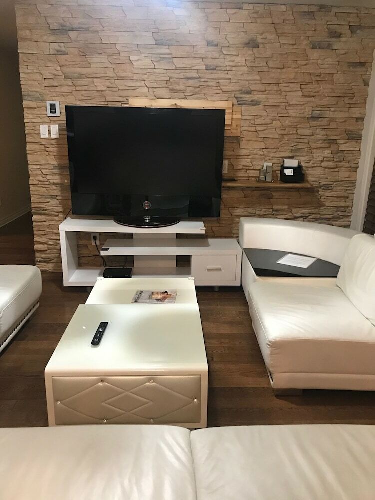 Laval Centre Apartment